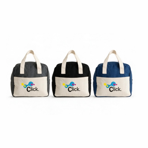 Bolsa térmica confccionada em poliéster, com fechamento em zíper e capacidade máxima de 8 litros. Possui revestimento térmico em folha de aluminio, alem de bolso frontal aberto e alças de mão em poliéster mesclado com algodão.


Altura :  20 cm

Largura :  22 cm

Profundidade :  14 cm

Medidas aproximadas para gravação (CxL):  10 cm x 20 cm
